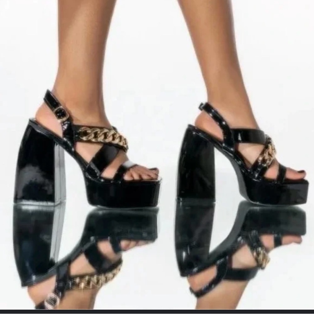 NIB Azalea Wang Kailey Black Platform Heels with Gold Chain Detail 10